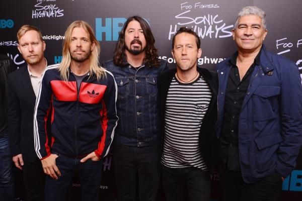  Nate Mendel, Taylor Hawkins, Dave Grohl, Chris Shiflett, and Pat Smear