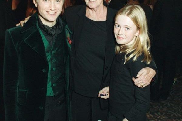 Daniel Radcliffe with Maggie Smith and her granddaughter in 2005, smiling. 